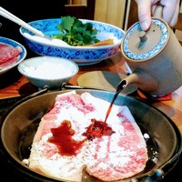 豚捨 KITTE丸の内店 - ラード→お肉→お砂糖→お醤油 だけ