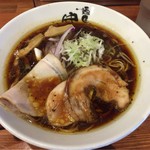 麺匠 中うえ  - 淡麗醤油ラーメン 700円