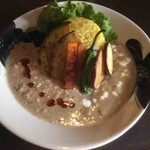 銀河系カレー - 2種盛り(胡桃とセロリのホワイトカレー、じゃがいもとココナッツのホワイトカレー)