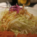 もち豚とんかつ たいよう - キャベツを喰らう