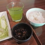 伊右衛門サロン - 半盛りでお代わり。