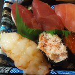 魚きん - 魚きん握り寿司（左・アップ）