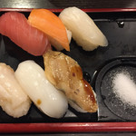 しゃぶ葉 - 食べ放題寿司
            マグロ、サーモン、スズキ、つぶ貝、イカ、穴子
