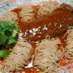 イチリン ハナレ - アイナメ豆板醤ソースに山椒の入った麺を添えて