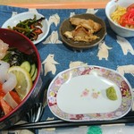 トロピカルガーデンかみかわ - 海鮮丼900円