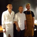 TTOAHISU - ◆主役のシェフの方々。掲載了解済。 左から「菊鮨のご主人」「巴蜀のオーナーシェフ」「トアヒスのオーナーシェフ」