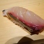 鮨 一幸 - シマアジ（おおかみ）