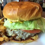 Lucky Beaver Bar & Burger - 料理写真:大迫力のボリューム感♪