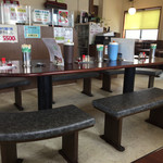 錦苑 - 楕円形のテーブル席