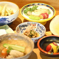 おまかせ　雪コース≪おひとり様・7,700円≫モダンな和風の店内で堪能する本格日本料理全8品