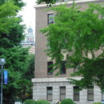 ザ・ホフブロウ - 神奈川県庁前の三塔同時に見えるスポット