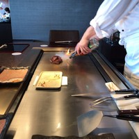 鉄板焼 赤坂 - フランベするところ