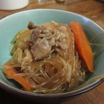 Ichiraku - 豚肉と春雨 人参の煮物