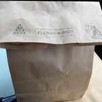 FLEDGEDBurger - この紙袋って妙にそそるよねぇ
