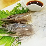 串揚げ 旬の一品  丸幸 - 天使のエビは肉厚でぷりっぷり。食後の頭部と尻尾は唐揚げにしてご提供します。