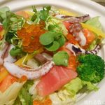 北の味紀行と地酒 北海道 - 海の恵彩りサラダ(わさびドレッシング)
