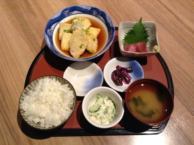 Loites レストラン 飲食店の検索 ランチメニュー 豆腐とまぐろ天の揚げ出し膳 さかなや道場西八王子南口店