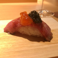 Carma. - 牛握り（広島 金石牛 キャビア 黄身醤油）