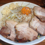 麺処 マゼル - 肉増しまぜそば塩（麺200g）900円
      ニンニクマシマシ、アブラ、カラメ