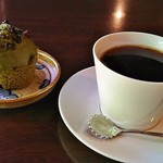サトノエキ カフェ - コーヒー・hot（300円）、抹茶レーズン・豆腐のマフィン（250円）