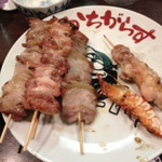 Yakitori Kachigarasu - 焼鳥 豚串 エビ
                        
                        まーよく食うな〜〜〜・・・とはならない。
                        1ヶ月くらい前から食事制限してるから、いきなり食べろと言ってもどうも食べれないらしい。
                        