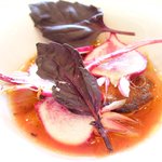 ラ・リューン - ランチコース 6480円 のフォアグラのポワレ リュバーブルのジュと赤カブ