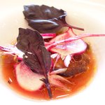 ラ・リューン - ランチコース 6480円 のフォアグラのポワレ リュバーブルのジュと赤カブ