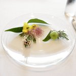 ラ・リューン - 店内のテーブル席の風景です