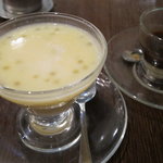 バインセオ サイゴン 新宿店 - 緑豆のチェーとベトナムコーヒー