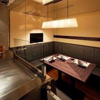 【個室VIPソファ席】3～5名様でゆったりと鉄板料理をで。くつろぎの空間です。