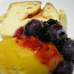 レストラン メルキュール - ﾁｰｽﾞｽﾌﾚ＆ﾏﾝｺﾞｰｱｲｽ＆ﾌﾞﾙｰﾍﾞﾘｰ