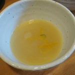 らーめん銀杏 - スープ割りは器に提供されます！自分の好みでスープ割りを調整します！