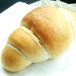 トルシュ - 塩パン120円 カスタードクリームパン135円