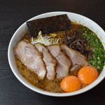 Kumamoto Ra-Men Koku Tei - 大盛玉子入りラーメン