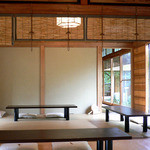 茶寮 宝泉 - 室内です。