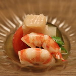 木山 - 車海老 ホタテ 白ずいき 昆布締めにした水那須 フルーツトマト オクラ 長イモ ズッキーニ土佐酢で