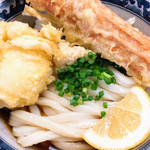 釜たけうどん - 天ぷらはサックリ、油切りも完璧