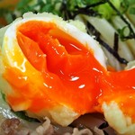 Udonkura Fujitaya - 肉玉ぶっかけ（半熟玉子天【龍のたまご】）