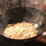 食堂 おがわ - 目の前で振ってくれます！「じゃこチャーハン」¥1,000