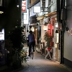 食堂 おがわ - ひっそりとした裏路地にあります