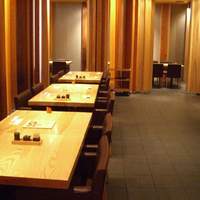 黒毛和牛専門 天の幸山の幸 淀屋橋店  - 高級感あふれる店内