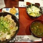 串揚げころころ（仮） - 中華丼定食600円