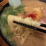 一蘭 - 麺箸上げ