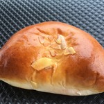 ミールマルシェ - 龍の卵の生クリームパン