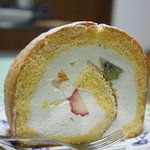 洋菓子屋アイリー - ロールケーキ ３３０円
