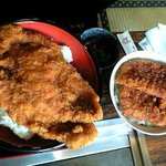 東大門 - メガわらじカツ丼＆わらじカツ丼（普通）