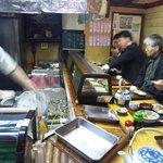 炉ばた焼　呑喜 - 目の前でご主人が魚を焼いてくれます