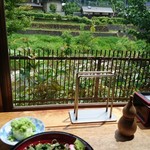 美登屋 - 窓際の カウンターに
            座れました    ＼(^^)／