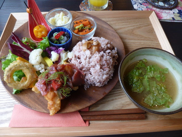 カフェ 七色の風 なないろのかぜ 読谷村 カフェ 食べログ