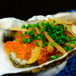 牡蠣入レ時 月島店 - 湯引きした牡蠣 いくらのボウモアといぶりがっこ